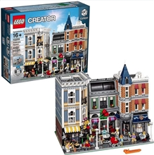 LEGO® Creator Expert 10255: Shromáždění na náměstí
