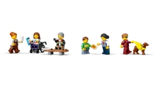 LEGO® City 60423: Tramvaj a zastávka v centru města