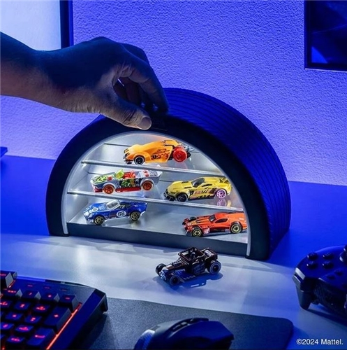 Lampička s poličkou Hot Wheels Desktop / Wall Tyre Display Case
